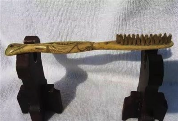 销量最好的电动牙刷公司 开了个“告别电动牙刷”的发布会?