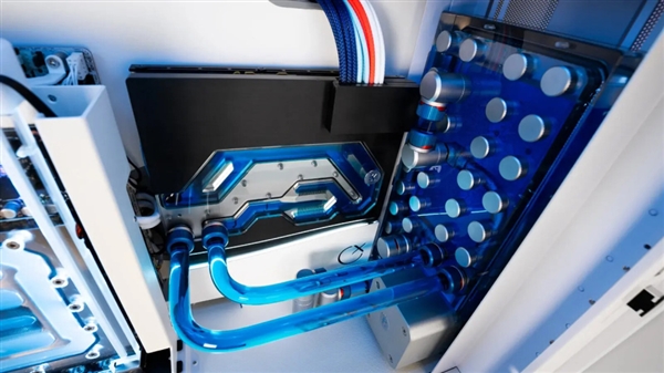 EK推出PS5水冷套装：450欧元可变身为“台式主机”