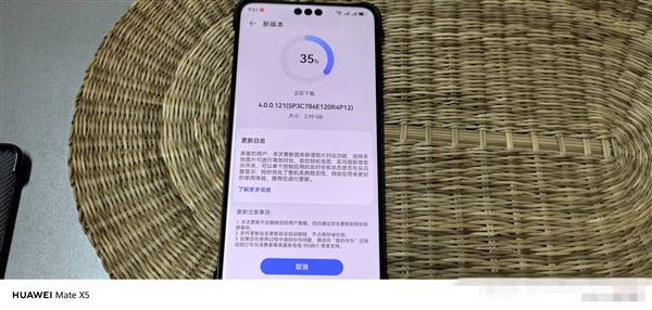 万元机皇！网友晒华为Mate 60 RS非凡大师：开机就收到鸿蒙更新