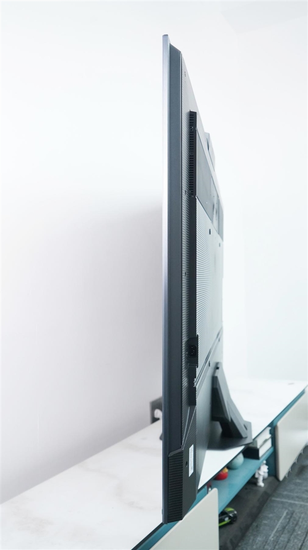 国内首台毫米波全维感知MiniLED电视！海信电视U8KL图赏