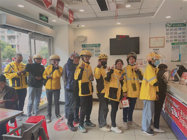 请全国人民免费吃饭 老乡鸡还真不把老乡当外人