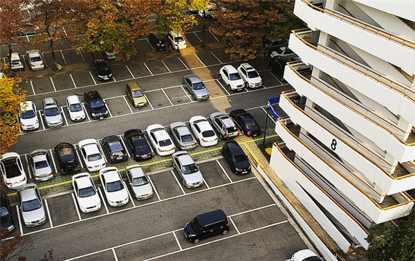 杭州一停车场被曝43小时收费860元 回应：市场调节、明码实价没问题