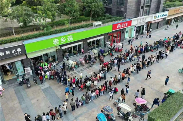 请全国人民免费吃饭 老乡鸡还真不把老乡当外人