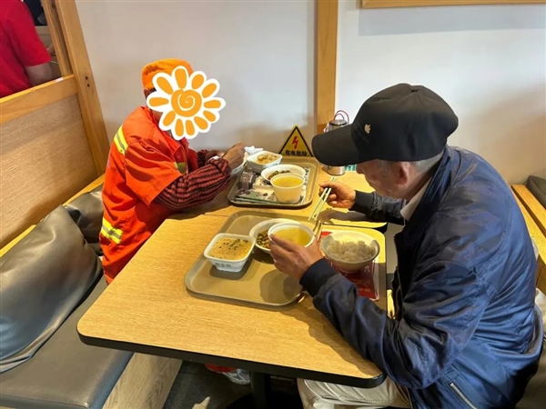 请全国人民免费吃饭 老乡鸡还真不把老乡当外人