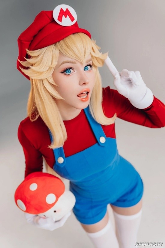 俄妹COS《博德之门3》影心：纤腰皮裤凸显身材