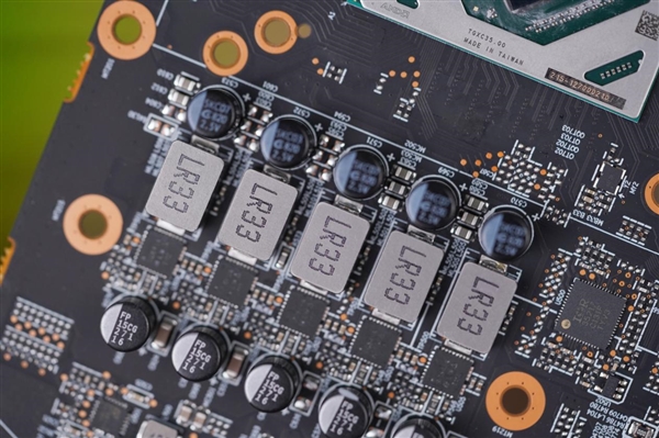 中国特供！蓝宝石AMD RX 6750 GRE 10GB白金版图赏