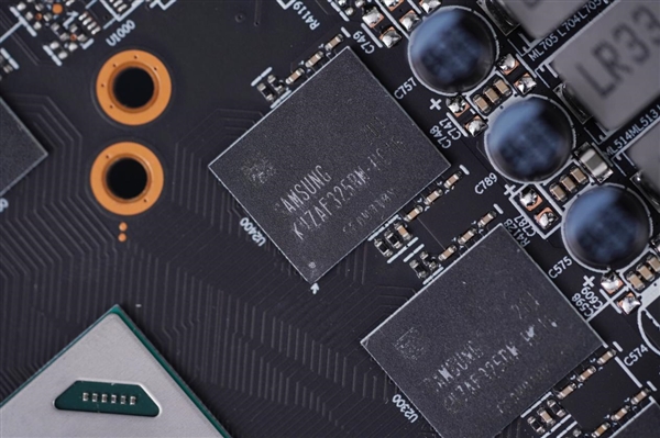 中国特供！蓝宝石AMD RX 6750 GRE 10GB白金版图赏