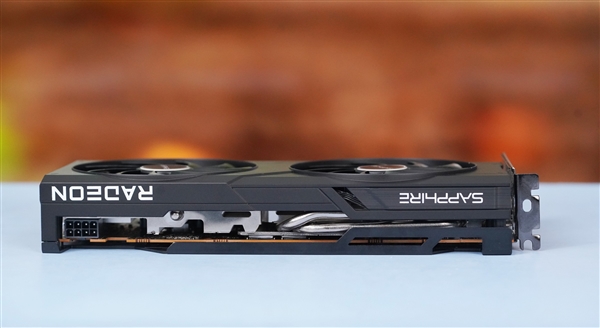 中国特供！蓝宝石AMD RX 6750 GRE 10GB白金版图赏