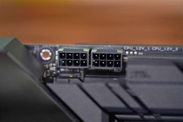 支持14代酷睿！ROG MAXIMUS Z790 DARK HERO主板图赏