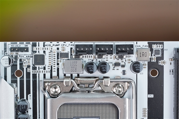 14代酷睿座驾！七彩虹CVN B760I FROEN WIFI D5 V20登陆舰图赏