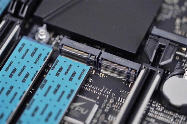 支持14代酷睿！ROG MAXIMUS Z790 DARK HERO主板图赏