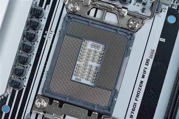 14代酷睿座驾！七彩虹CVN B760I FROEN WIFI D5 V20登陆舰图赏