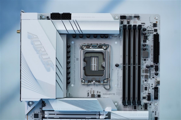 疯狂堆料！技嘉钛雕Z790 AORUS PRO X主板图赏