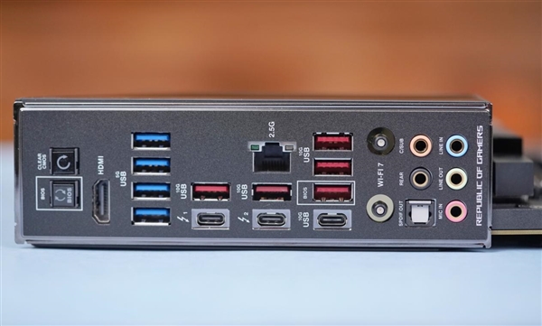 支持14代酷睿！ROG MAXIMUS Z790 DARK HERO主板图赏