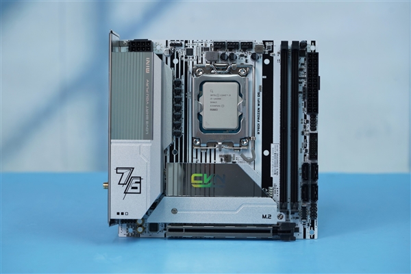 14代酷睿座驾！七彩虹CVN B760I FROEN WIFI D5 V20登陆舰图赏