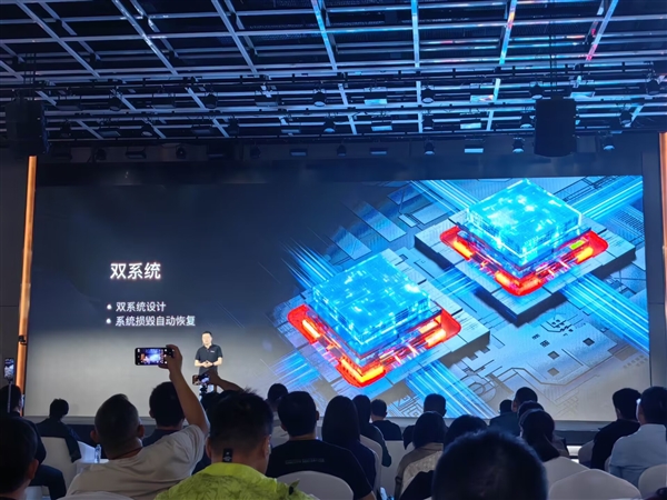 划时代的私有云！极空间万兆口旗舰NAS Z423发布：锐龙7 5825U加持 8盘位+双系统