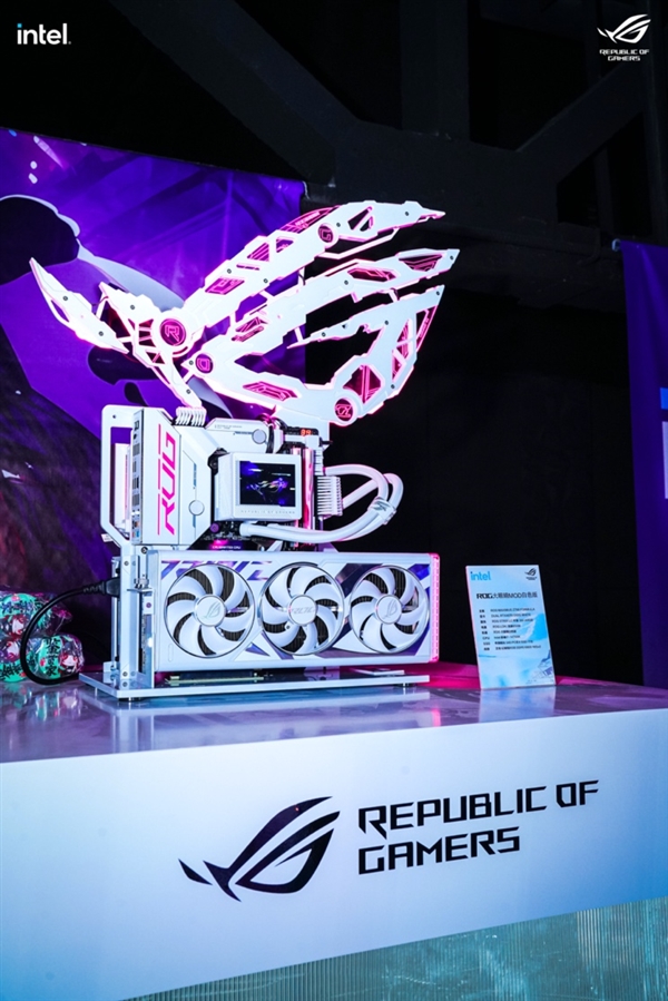 ROG Z790 APEX ENCORE板皇首秀：14代酷睿创纪录超频9044MHz！内存高达11614MHz