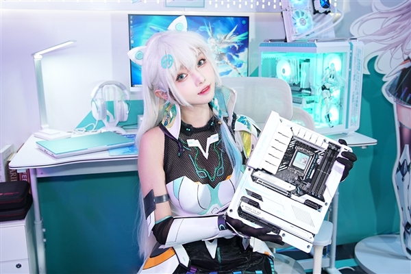 ROG Z790 APEX ENCORE板皇首秀：14代酷睿创纪录超频9044MHz！内存高达11614MHz