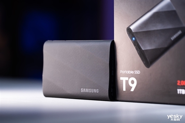 移动硬盘教科书！三星移动固态硬盘T9上手