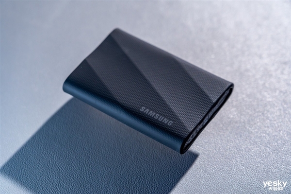 移动硬盘教科书！三星移动固态硬盘T9上手