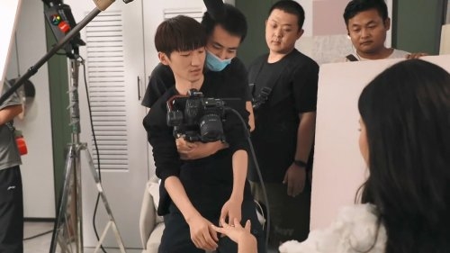 《完蛋！我被美女包围了！》花絮：郑梓妍等近身实拍方式揭秘