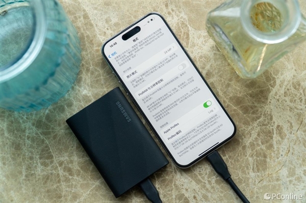 2000MB/s读写傲视群雄!三星移动固态硬盘T9上手