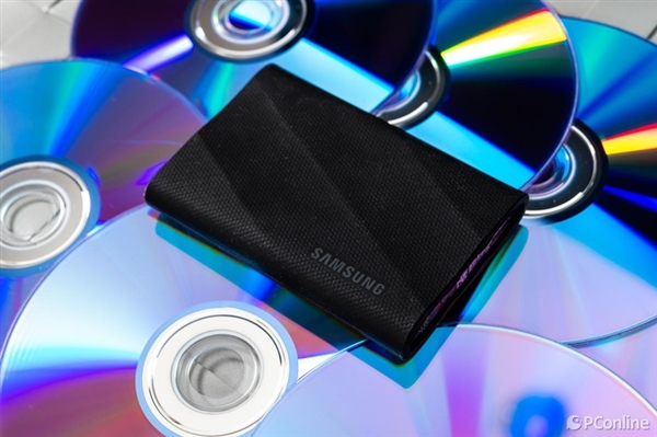 2000MB/s读写傲视群雄!三星移动固态硬盘T9上手