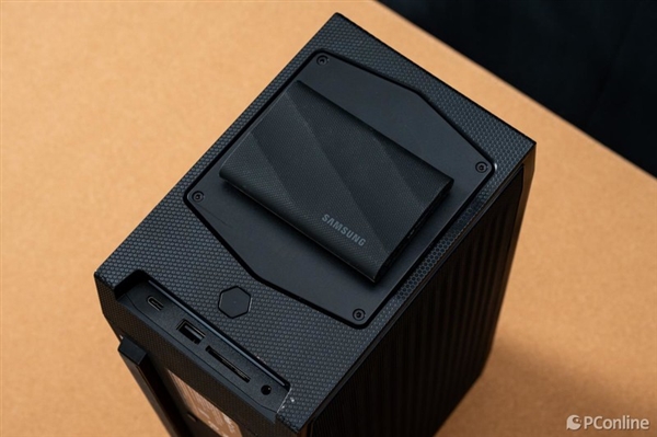 2000MB/s读写傲视群雄!三星移动固态硬盘T9上手