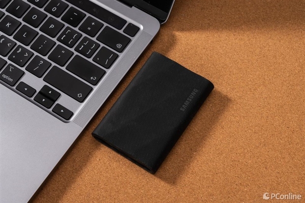 2000MB/s读写傲视群雄!三星移动固态硬盘T9上手