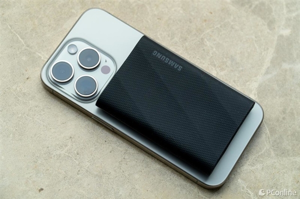 2000MB/s读写傲视群雄!三星移动固态硬盘T9上手