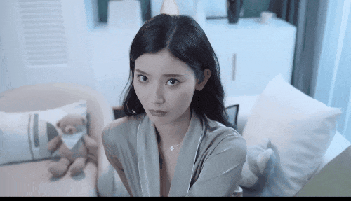 玩这个被美女包围的游戏:我骗了哥们儿 也骗了自己