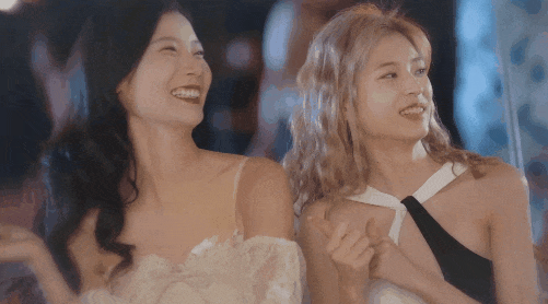 玩这个被美女包围的游戏:我骗了哥们儿 也骗了自己