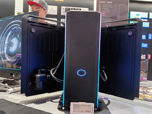 酷冷至尊机电散新品齐发：10万的电竞舱、4.3万的液冷主机、3万的“鞋子”
