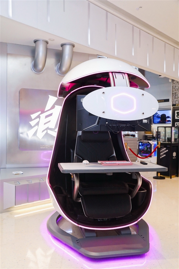 酷冷至尊机电散新品齐发：10万的电竞舱、4.3万的液冷主机、3万的“鞋子”