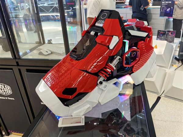 酷冷至尊机电散新品齐发：10万的电竞舱、4.3万的液冷主机、3万的“鞋子”