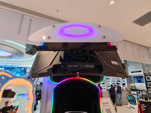 酷冷至尊机电散新品齐发：10万的电竞舱、4.3万的液冷主机、3万的“鞋子”