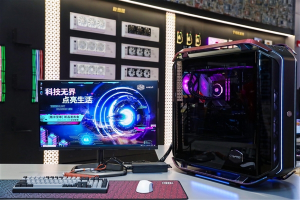 酷冷至尊机电散新品齐发：10万的电竞舱、4.3万的液冷主机、3万的“鞋子”