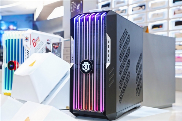 酷冷至尊机电散新品齐发：10万的电竞舱、4.3万的液冷主机、3万的“鞋子”