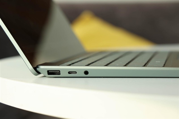 比MacBook Air还轻的轻薄本！微软Surface Laptop Go 3上手