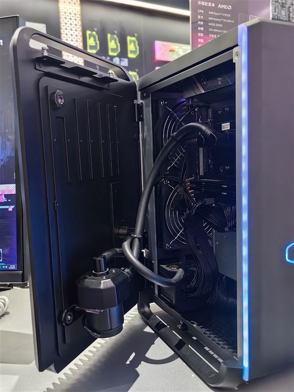 酷冷至尊机电散新品齐发：10万的电竞舱、4.3万的液冷主机、3万的“鞋子”