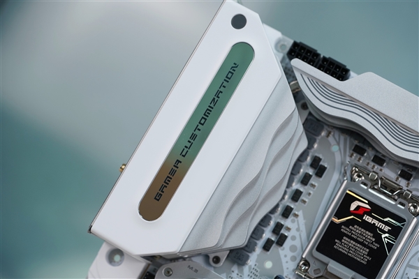 独特波浪造型吸睛！七彩虹iGame Z790D5 FLOW V20主板图赏