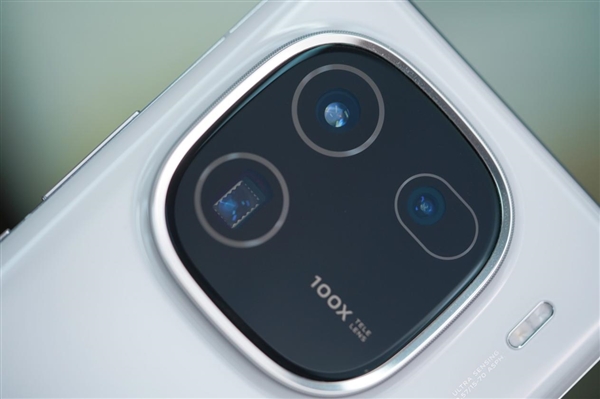 釉感玻璃+万里舷窗！iQOO 12 Pro传奇版图赏