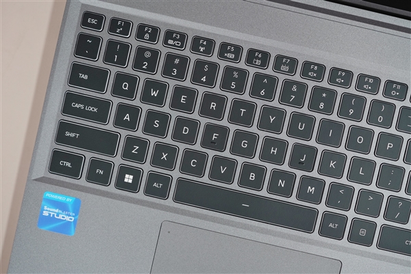 酷睿i7+RTX 4060仅5999元！机械革命极光Pro游戏本图赏