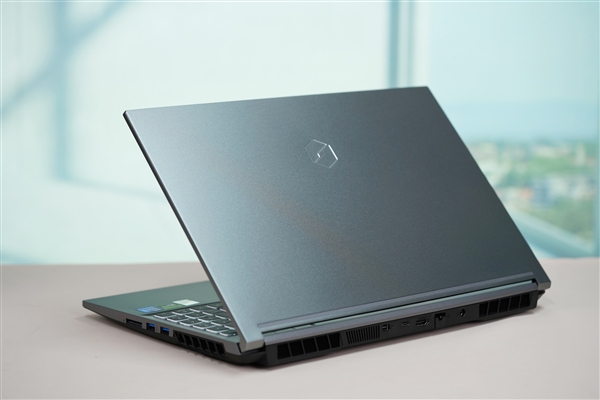 酷睿i7+RTX 4060仅5999元！机械革命极光Pro游戏本图赏