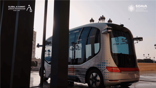 “脱口秀一枝花”赵晓卉激情吐槽老板：数百万网友操碎了心！