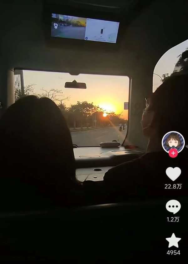 “脱口秀一枝花”赵晓卉激情吐槽老板：数百万网友操碎了心！