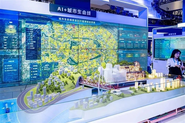 互联网之父凯文·凯利:美国制裁是短视的 只会加速中国自研芯片