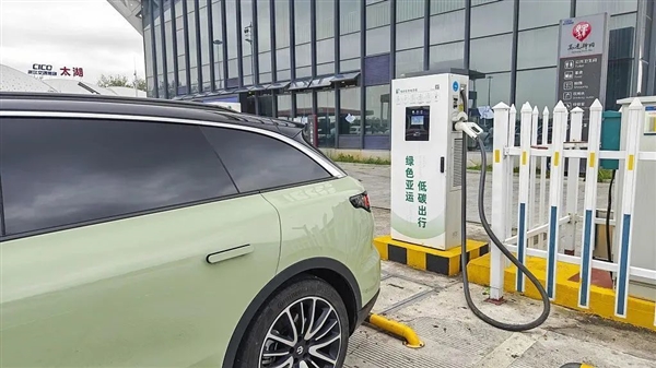 互联网之父凯文·凯利:美国制裁是短视的 只会加速中国自研芯片