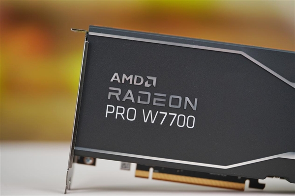 16GB大显存！AMD Radeon Pro W7700图赏
