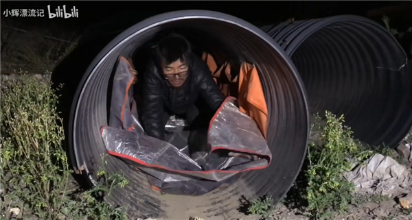 靠着一人一狗一单车:这哥们在B站上疯涨10万粉丝